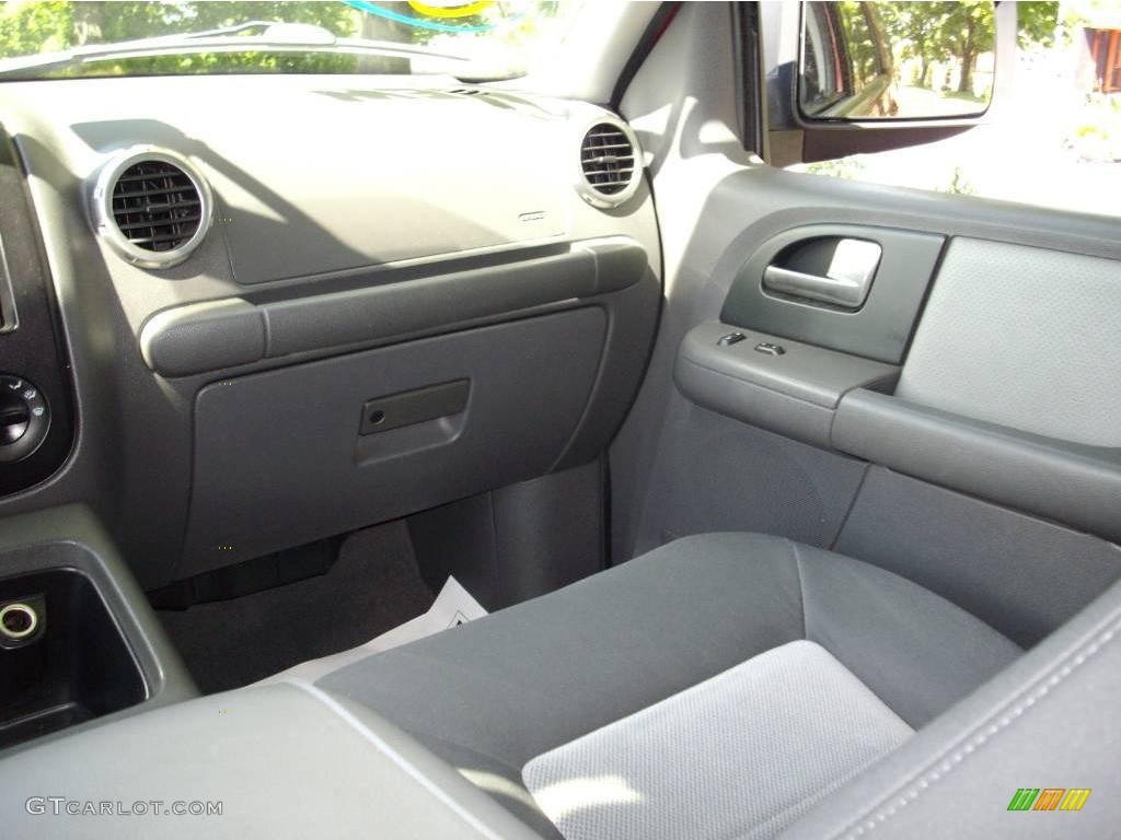 2003 Expedition XLT 4x4 - Laser Red Tinted Metallic / Flint Grey photo #8
