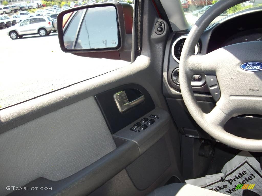 2003 Expedition XLT 4x4 - Laser Red Tinted Metallic / Flint Grey photo #12