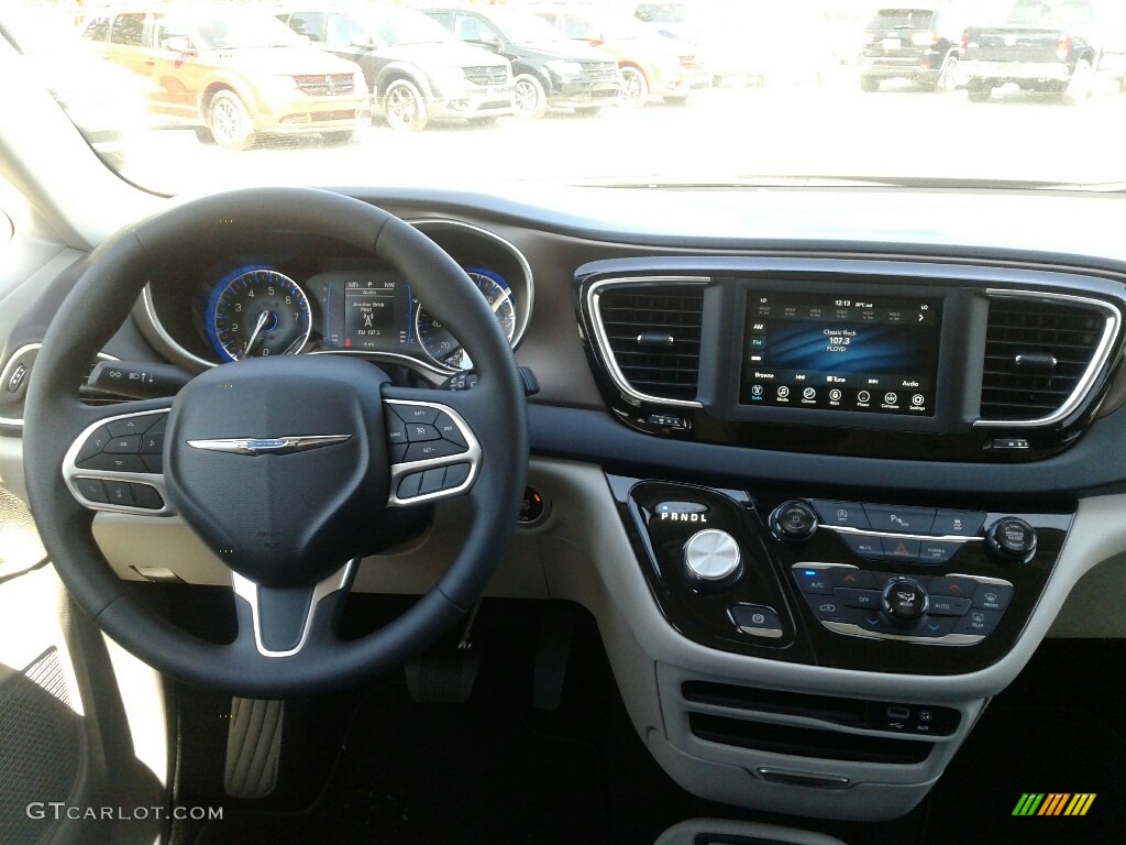 2018 Pacifica Touring Plus - Jazz Blue Pearl / Black/Alloy photo #13