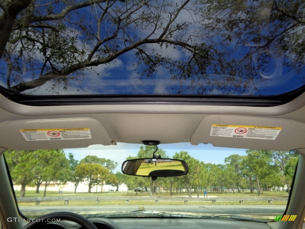 2004 Grand Am SE Sedan - Black / Dark Pewter photo #2
