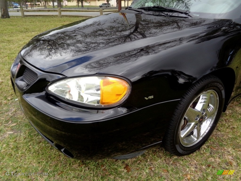 2004 Grand Am SE Sedan - Black / Dark Pewter photo #43