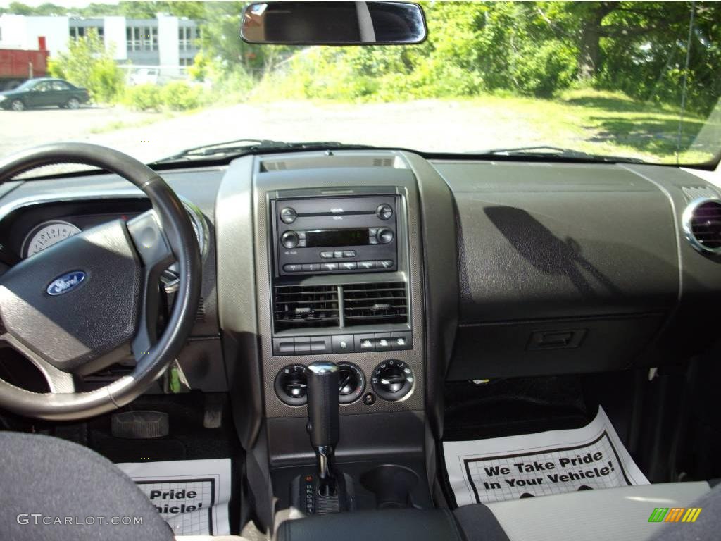 2007 Explorer Sport Trac Limited 4x4 - Silver Birch Metallic / Dark Charcoal photo #6
