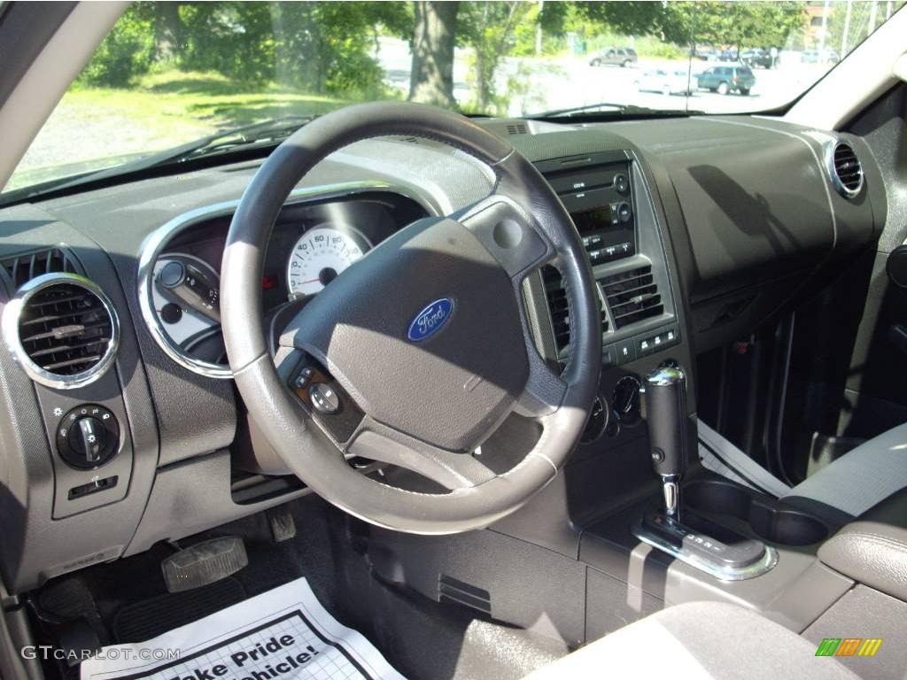 2007 Explorer Sport Trac Limited 4x4 - Silver Birch Metallic / Dark Charcoal photo #11