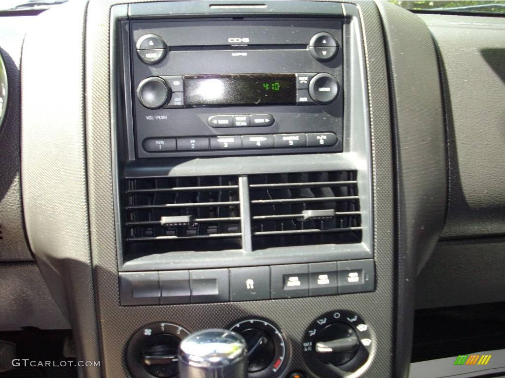 2007 Explorer Sport Trac Limited 4x4 - Silver Birch Metallic / Dark Charcoal photo #13