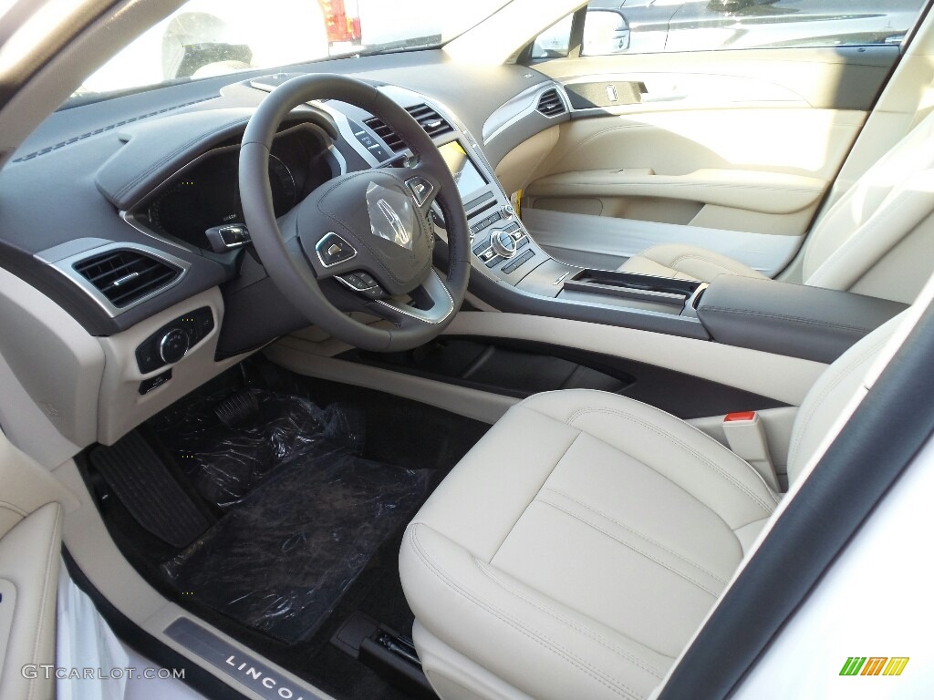 2018 Lincoln MKZ Premier Front Seat Photo #126021770
