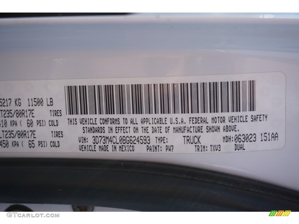 2011 Ram 3500 HD ST Crew Cab Dually - Bright White / Dark Slate Gray/Medium Graystone photo #29