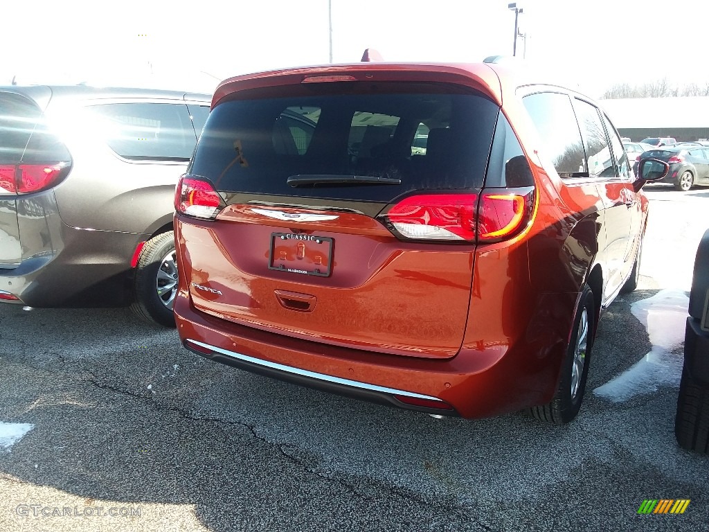 2018 Pacifica Touring L - Copper Pearl / Black/Alloy photo #4