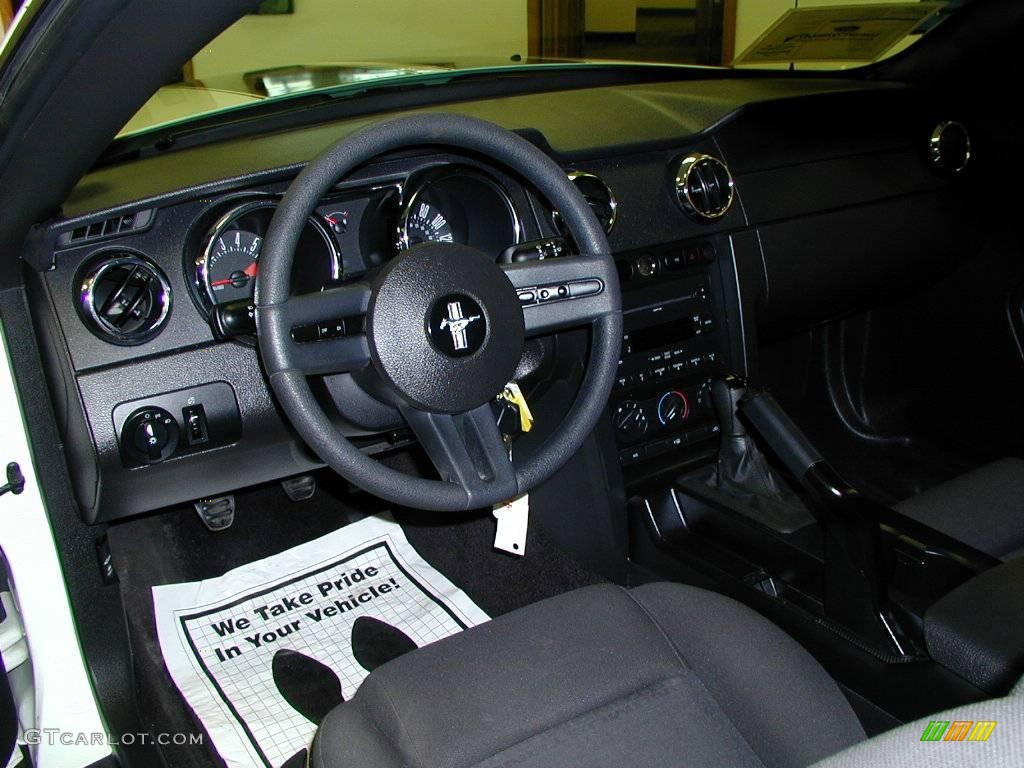 2007 Mustang V6 Deluxe Coupe - Performance White / Dark Charcoal photo #6