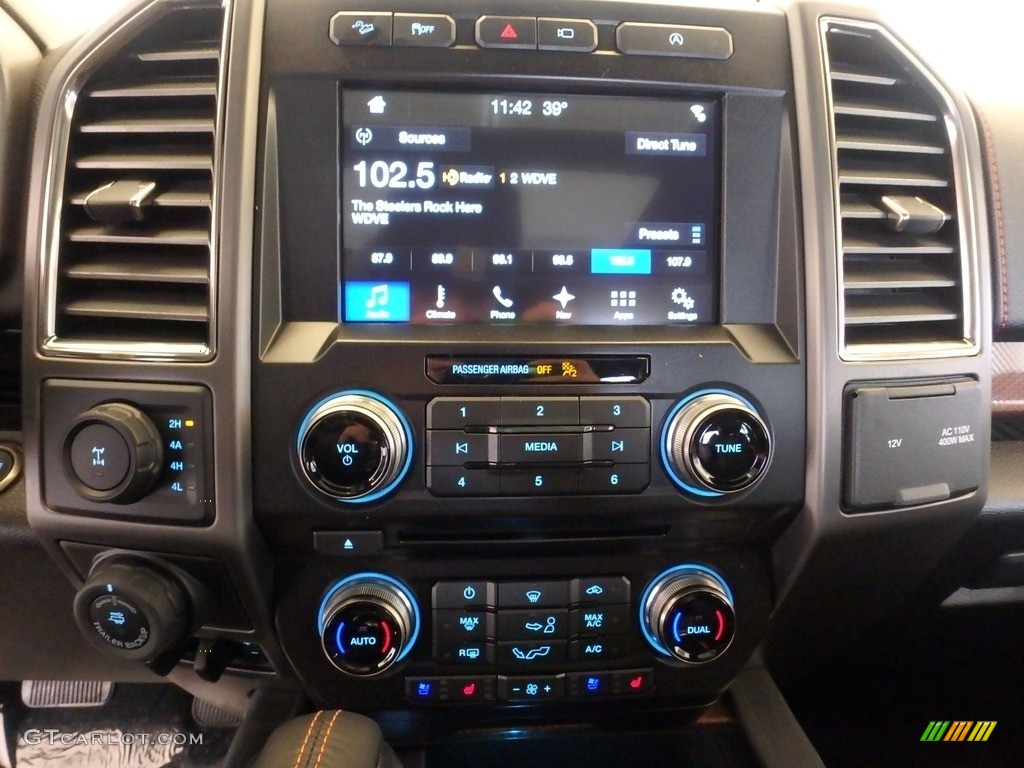 2018 Ford F150 SVT Raptor SuperCrew 4x4 Controls Photo #126042287