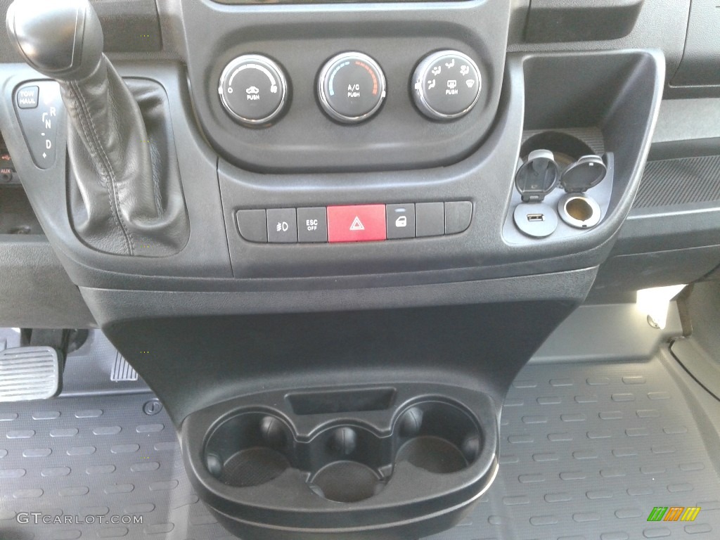 2018 Ram ProMaster 3500 Cutaway Utility Van Controls Photo #126042383
