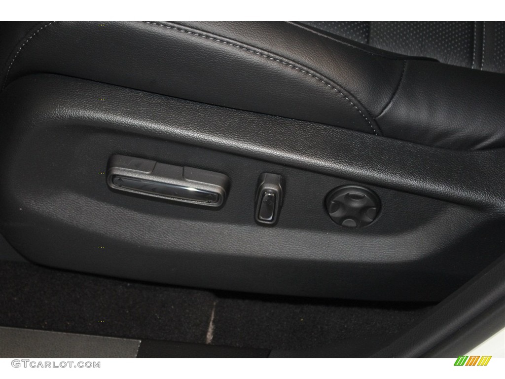 2018 CR-V Touring - White Diamond Pearl / Black photo #18