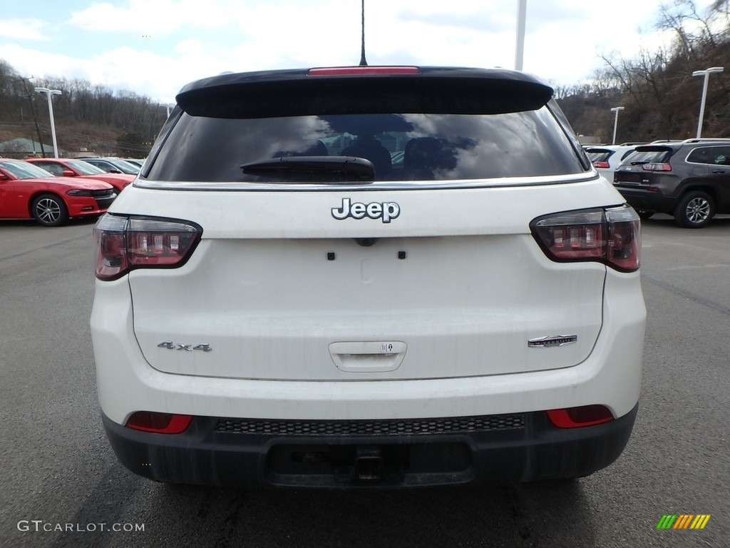 2018 Compass Latitude 4x4 - White / Black photo #4