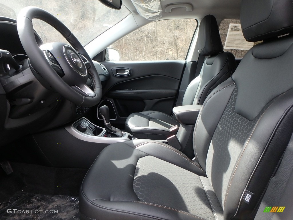 2018 Compass Latitude 4x4 - White / Black photo #10