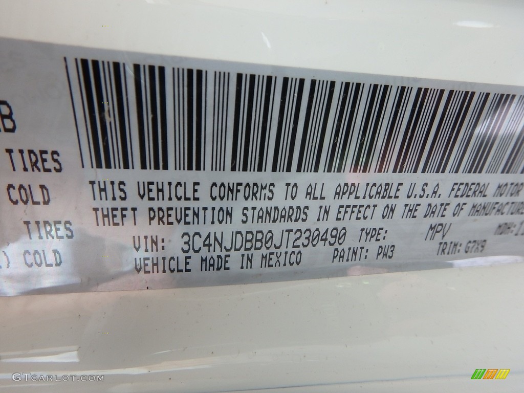 2018 Compass Latitude 4x4 - White / Black photo #14