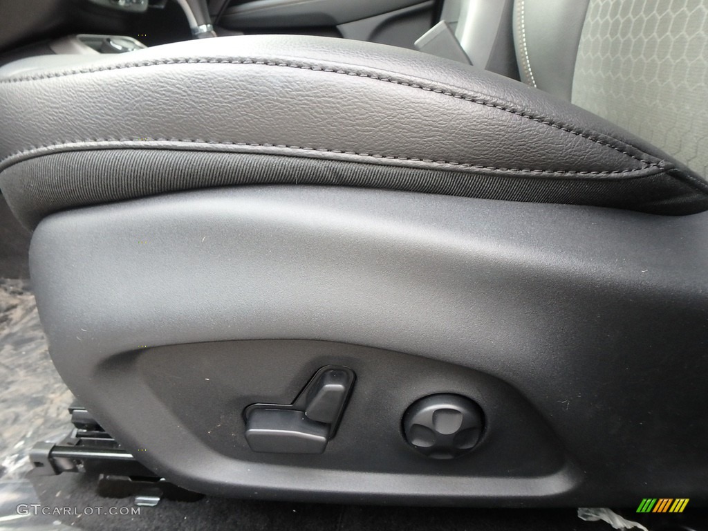 2018 Compass Latitude 4x4 - White / Black photo #15