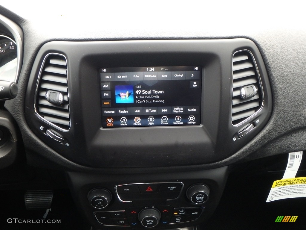 2018 Compass Latitude 4x4 - White / Black photo #16