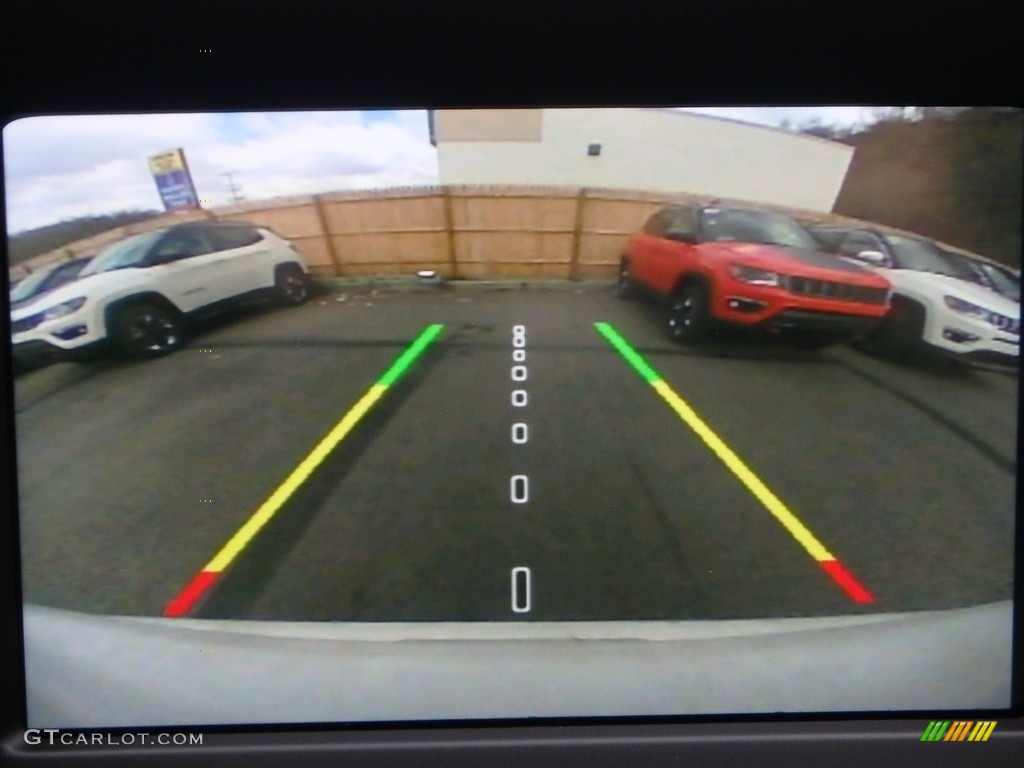 2018 Compass Latitude 4x4 - White / Black photo #17