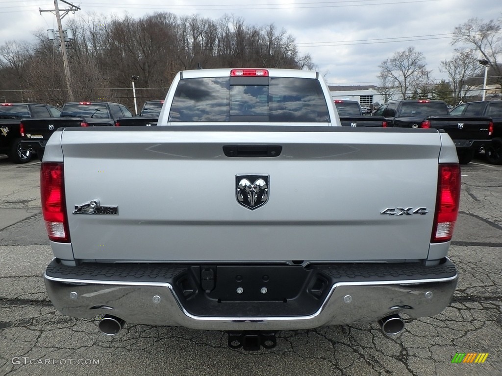 2018 1500 Big Horn Crew Cab 4x4 - Bright Silver Metallic / Black/Diesel Gray photo #4