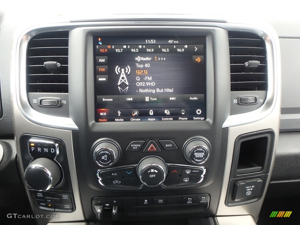2018 1500 Big Horn Crew Cab 4x4 - Bright Silver Metallic / Black/Diesel Gray photo #16