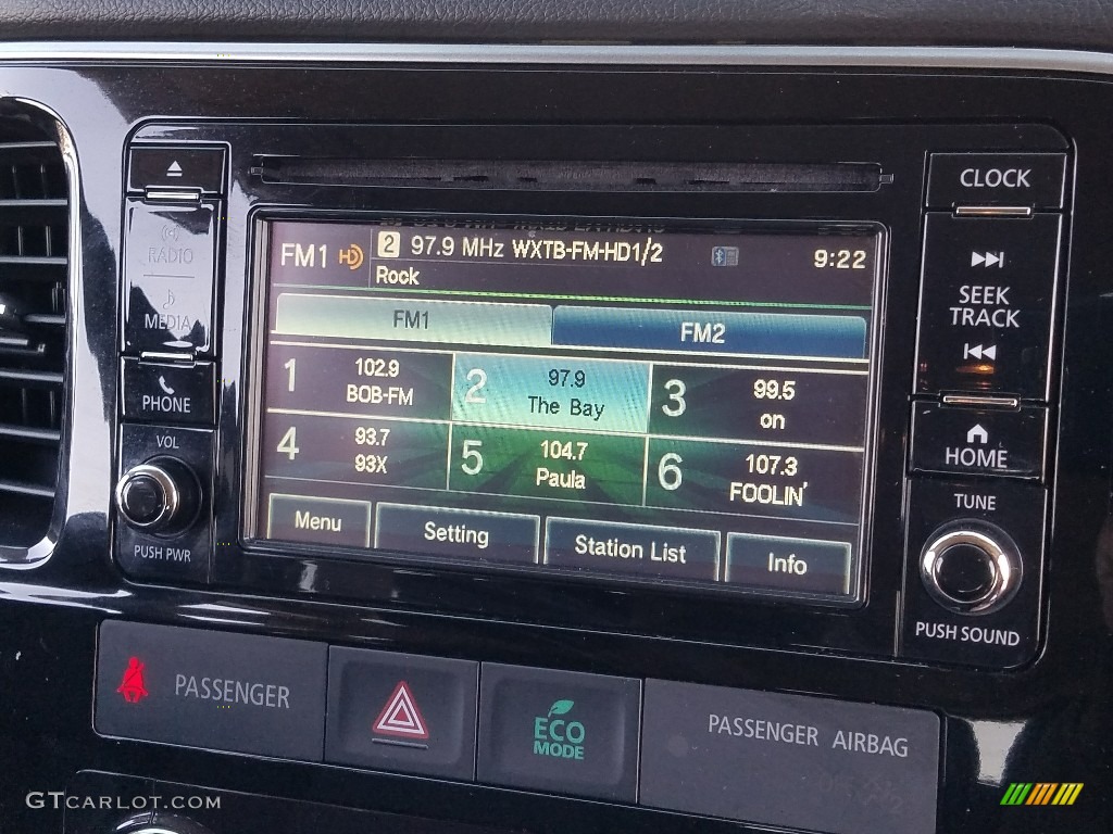 2017 Mitsubishi Outlander ES AWC Controls Photo #126048386