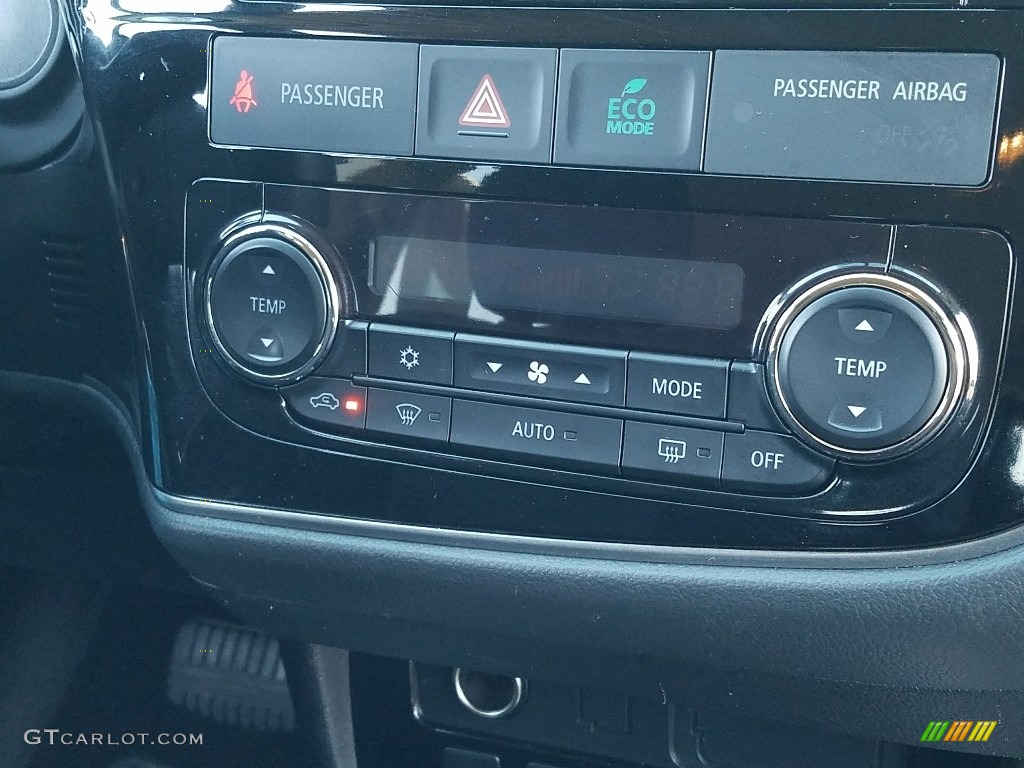 2017 Mitsubishi Outlander ES AWC Controls Photo #126048407