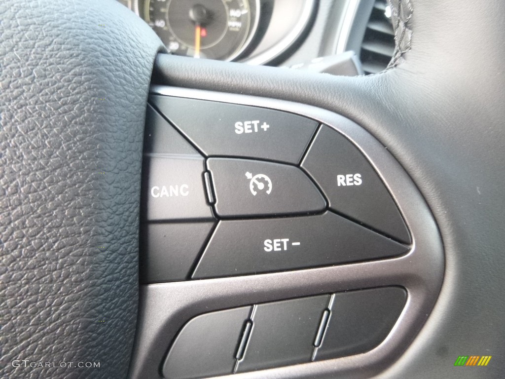 2019 Jeep Cherokee Latitude Plus 4x4 Controls Photo #126052013