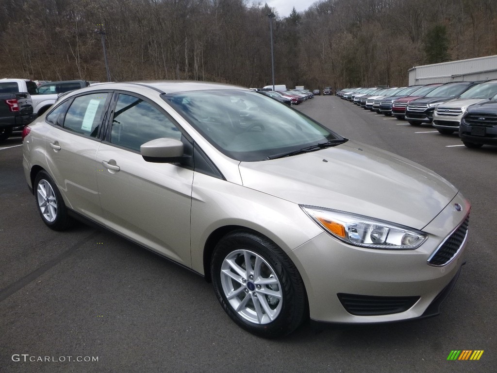 2018 Focus SE Sedan - White Gold / Charcoal Black photo #3