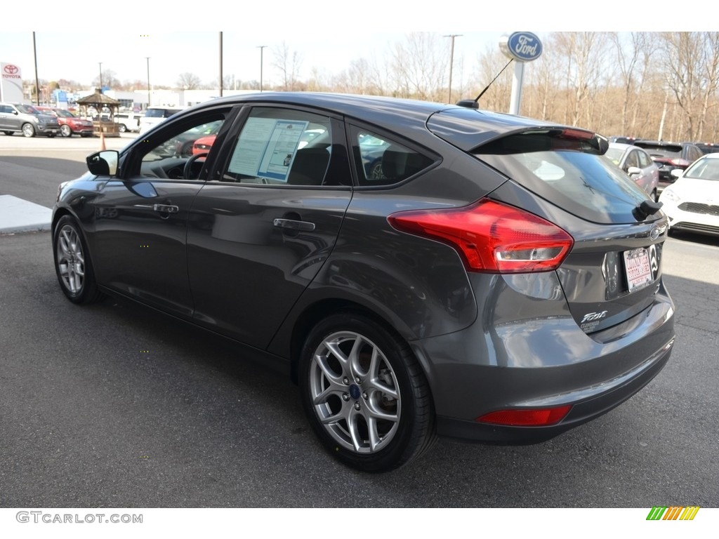 2015 Focus SE Hatchback - Magnetic Metallic / Charcoal Black photo #4