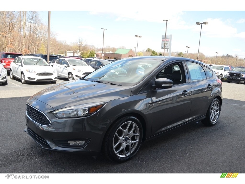 2015 Focus SE Hatchback - Magnetic Metallic / Charcoal Black photo #6