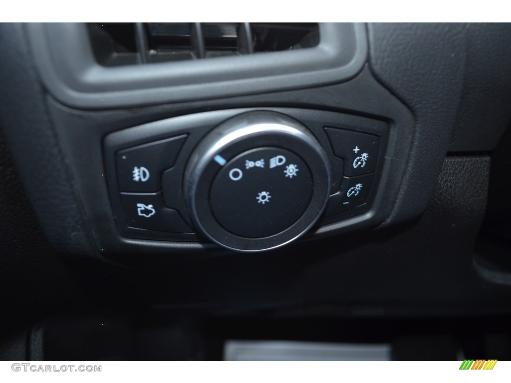 2015 Focus SE Hatchback - Magnetic Metallic / Charcoal Black photo #25