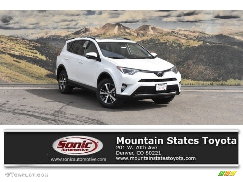 2018 RAV4 XLE - Super White / Black photo #1