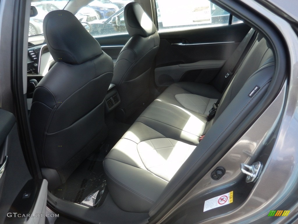 2018 Camry XLE - Predawn Gray Mica / Ash photo #4