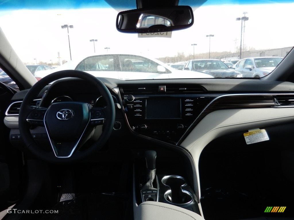 2018 Camry XLE - Predawn Gray Mica / Ash photo #5