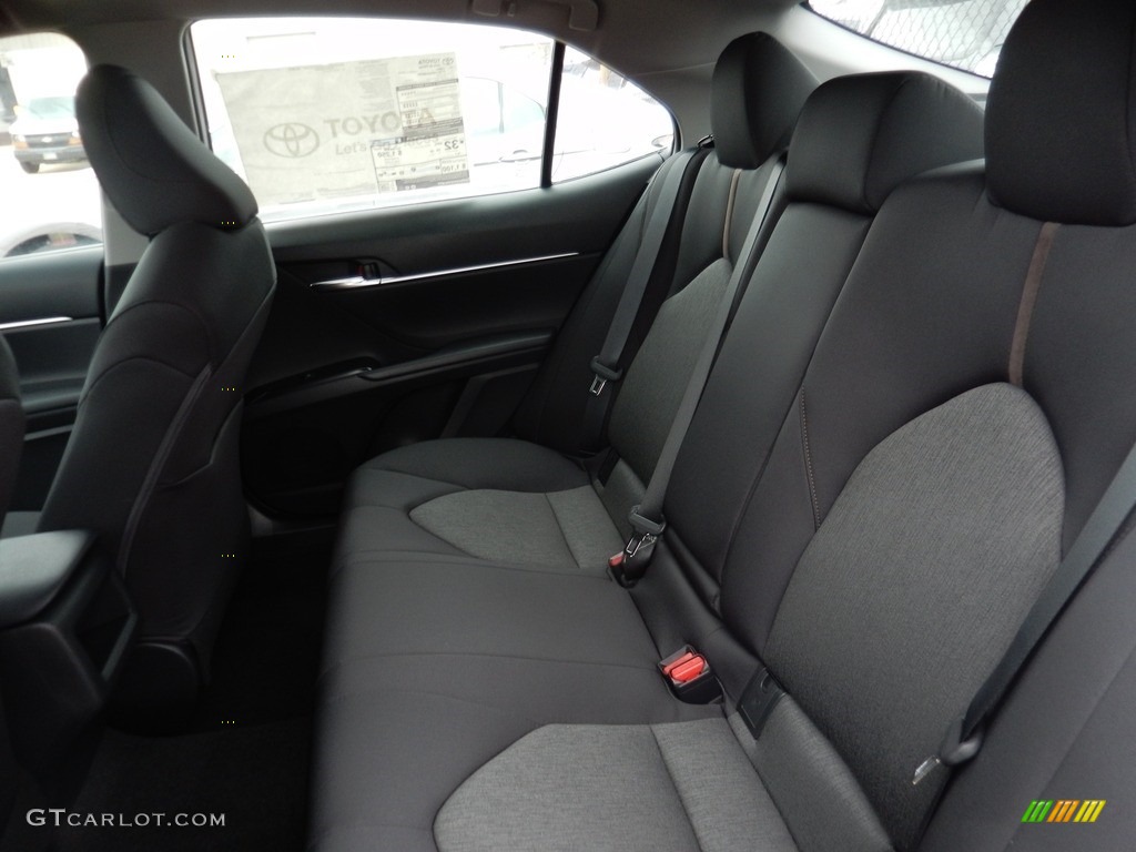 2018 Camry LE - Celestial Silver Metallic / Black photo #4