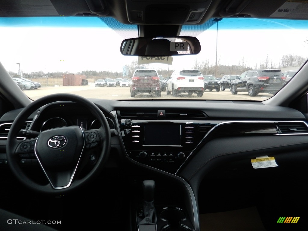 2018 Camry LE - Celestial Silver Metallic / Black photo #5