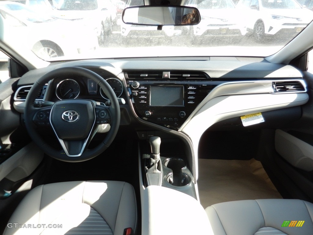 2018 Camry SE - Super White / Ash photo #5