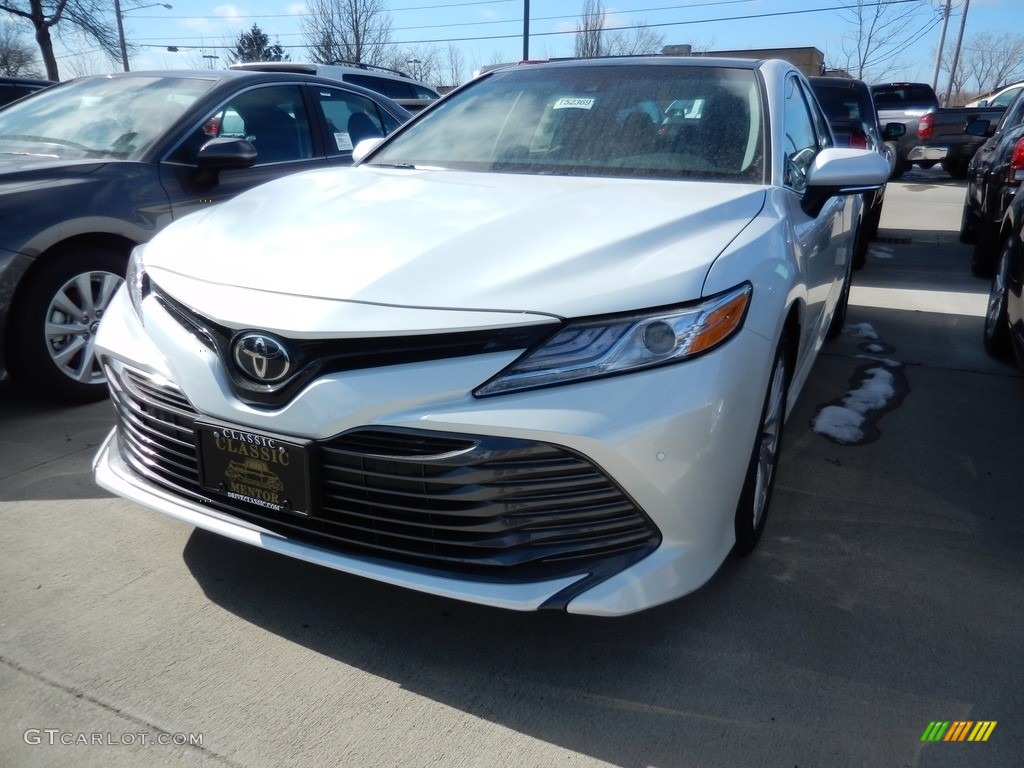 2018 Camry XLE - Wind Chill Pearl / Black photo #1