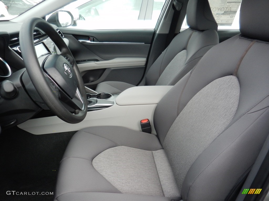 2018 Camry LE - Celestial Silver Metallic / Ash photo #3