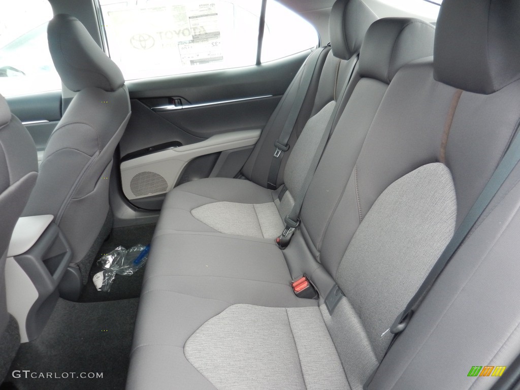 2018 Camry LE - Celestial Silver Metallic / Ash photo #4