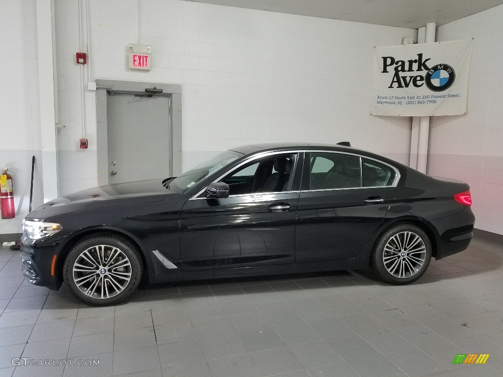 2018 5 Series 530i xDrive Sedan - Black Sapphire Metallic / Black photo #2