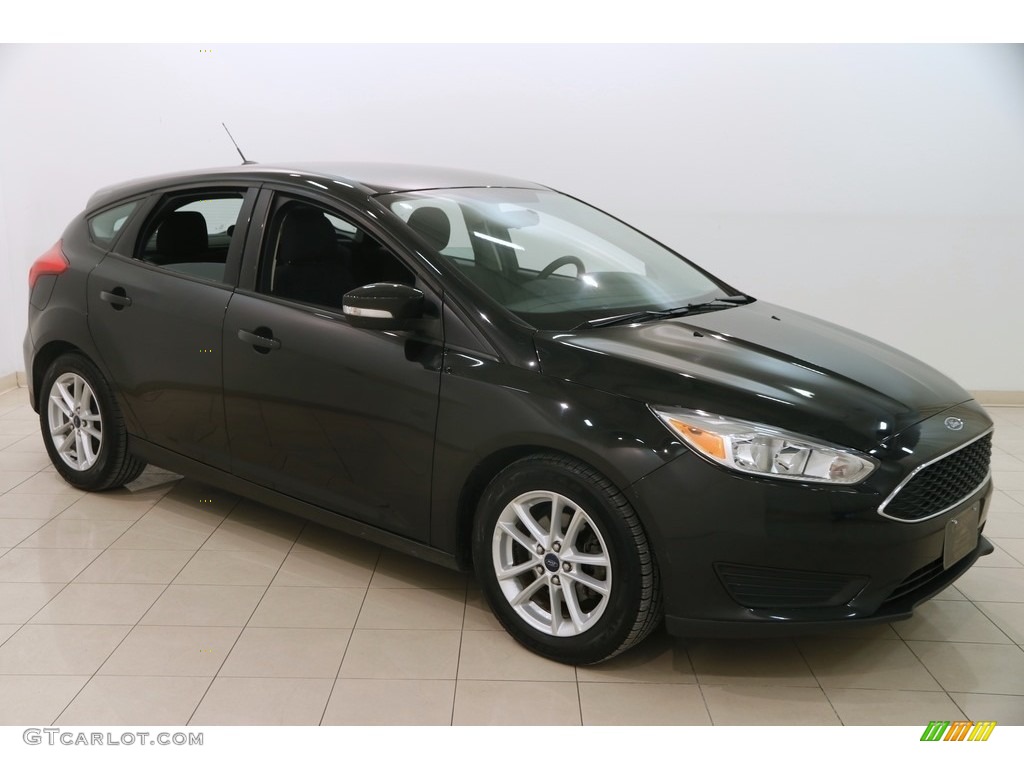 2015 Focus SE Hatchback - Tuxedo Black Metallic / Charcoal Black photo #1