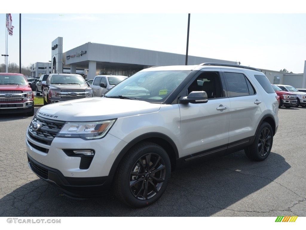 2018 Explorer XLT - Ingot Silver / Ebony Black photo #3