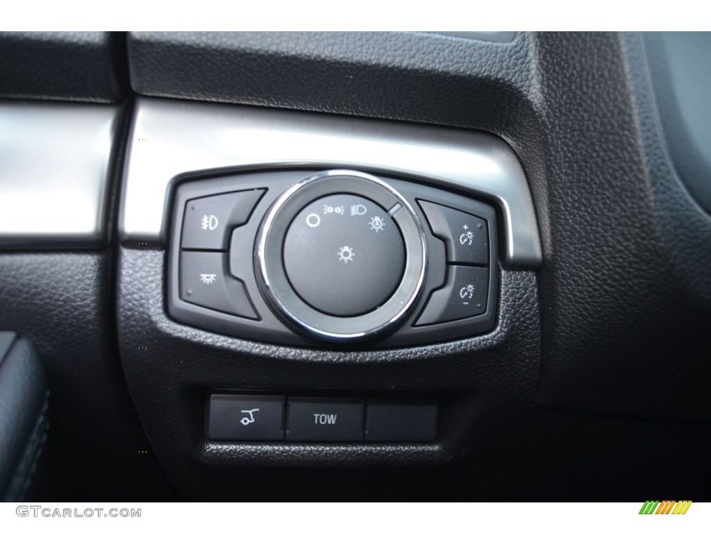 2018 Explorer XLT - Ingot Silver / Ebony Black photo #21