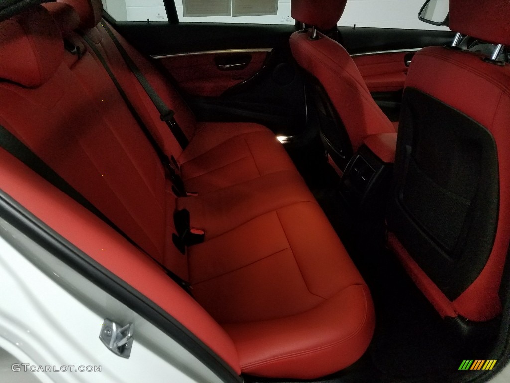 2018 3 Series 330i xDrive Sedan - Mineral White Metallic / Coral Red photo #11