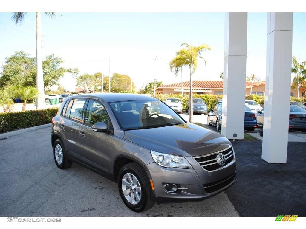 2010 Tiguan S - Alpine Grey Metallic / Charcoal photo #1