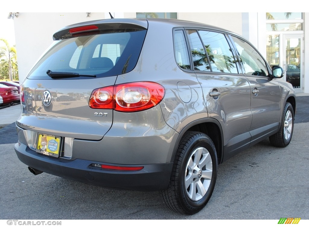 2010 Tiguan S - Alpine Grey Metallic / Charcoal photo #10