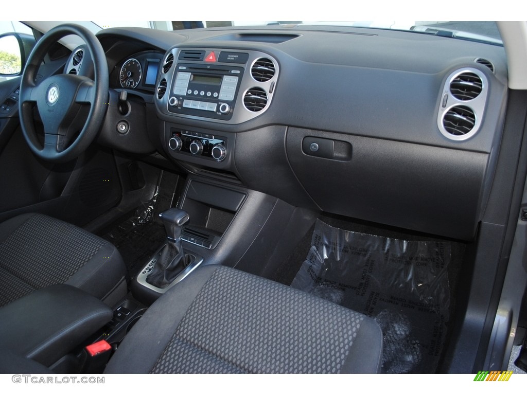 2010 Tiguan S - Alpine Grey Metallic / Charcoal photo #17