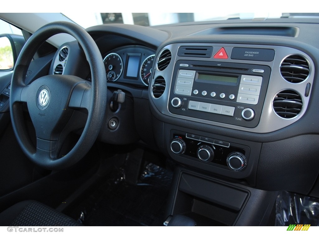 2010 Tiguan S - Alpine Grey Metallic / Charcoal photo #19