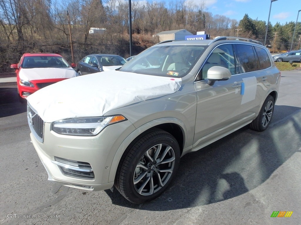 2018 XC90 T6 AWD Momentum - Luminous Sand Metallic / Blonde photo #5