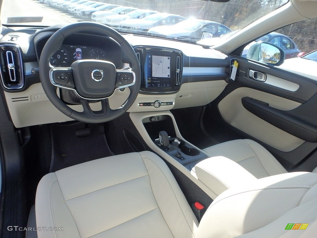 2018 Volvo XC40 T5 AWD Interior Color Photos